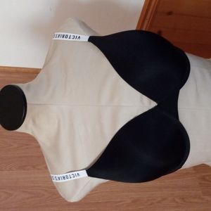 VS bra, smooth fabric